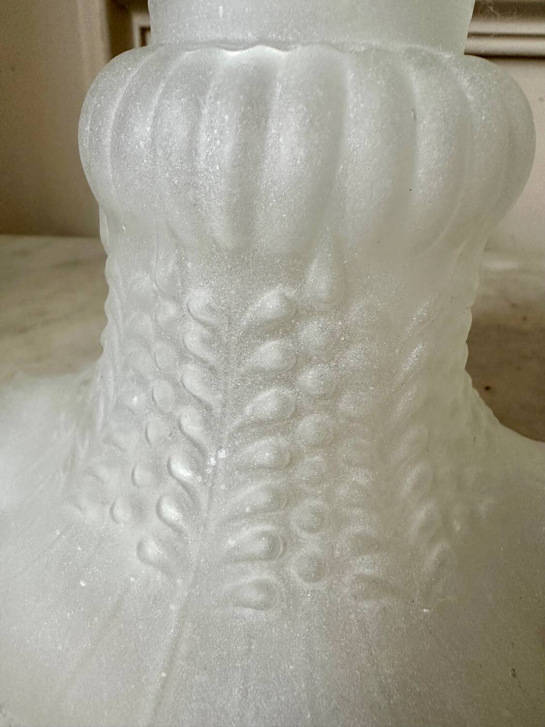 Glass tulip for suspension