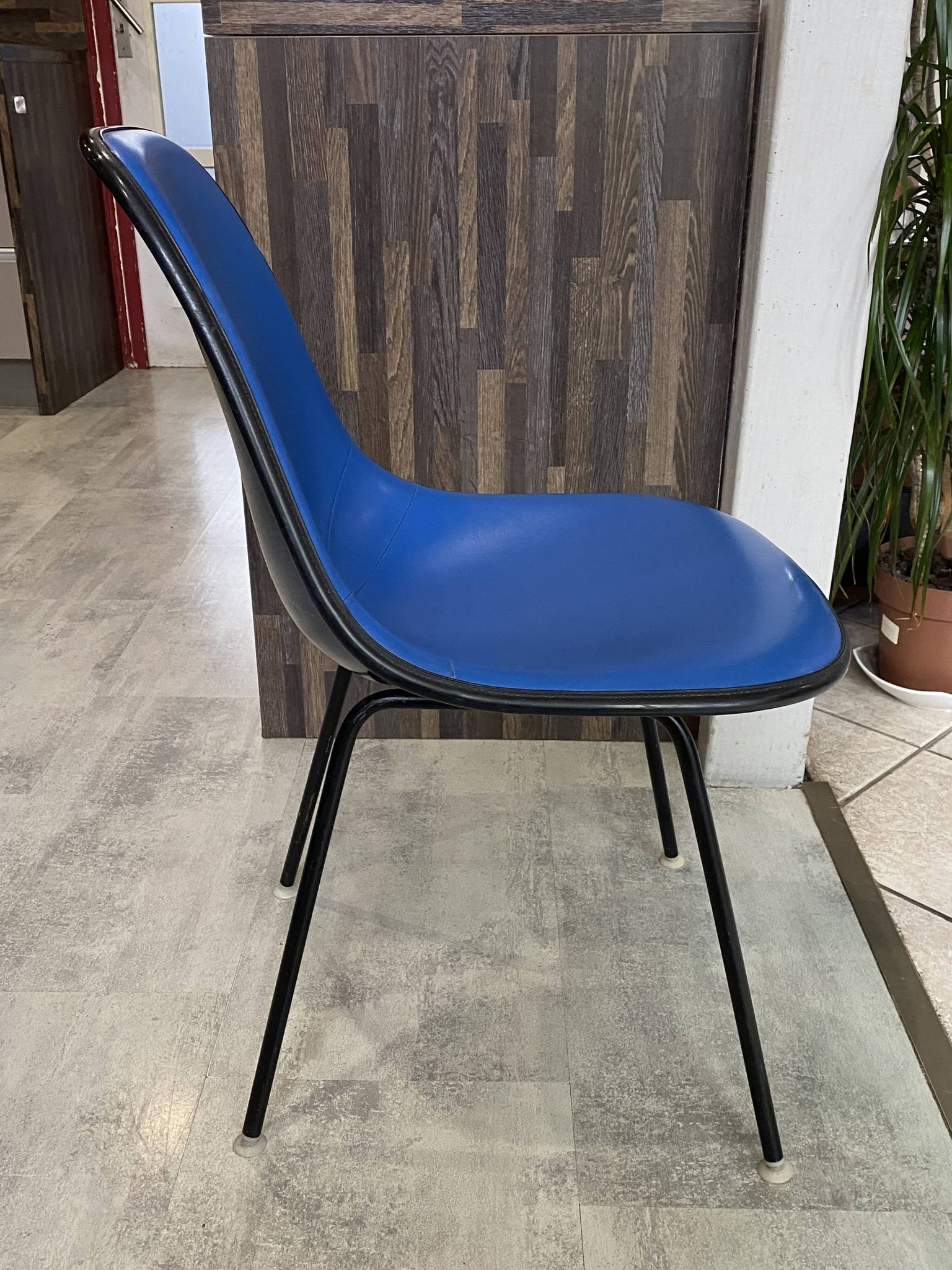 Eames Herman Miller vintage 70s blue vinyl fiberglass chair