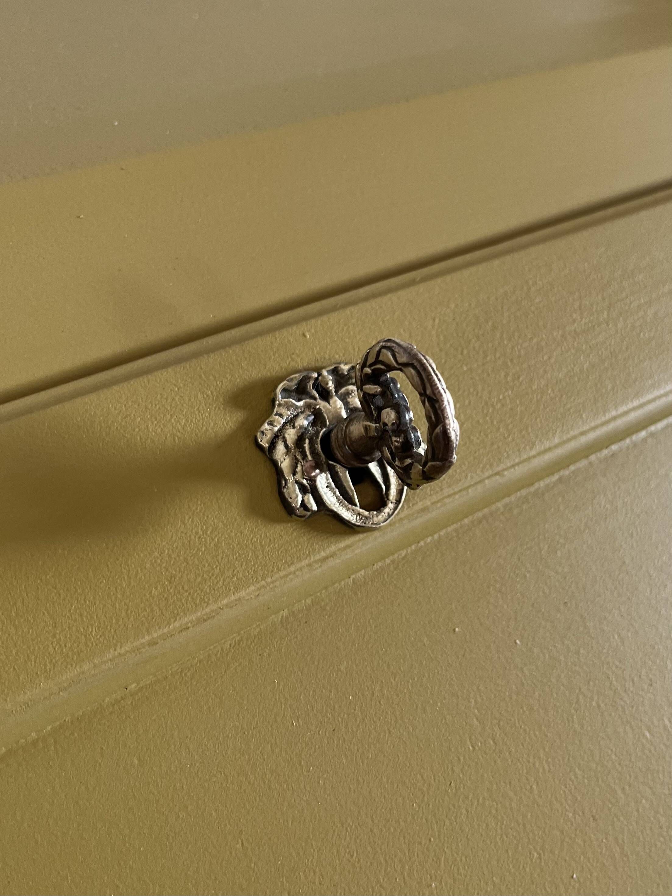 Petit bureau secrétaire style Louis XVI jaune moutarde