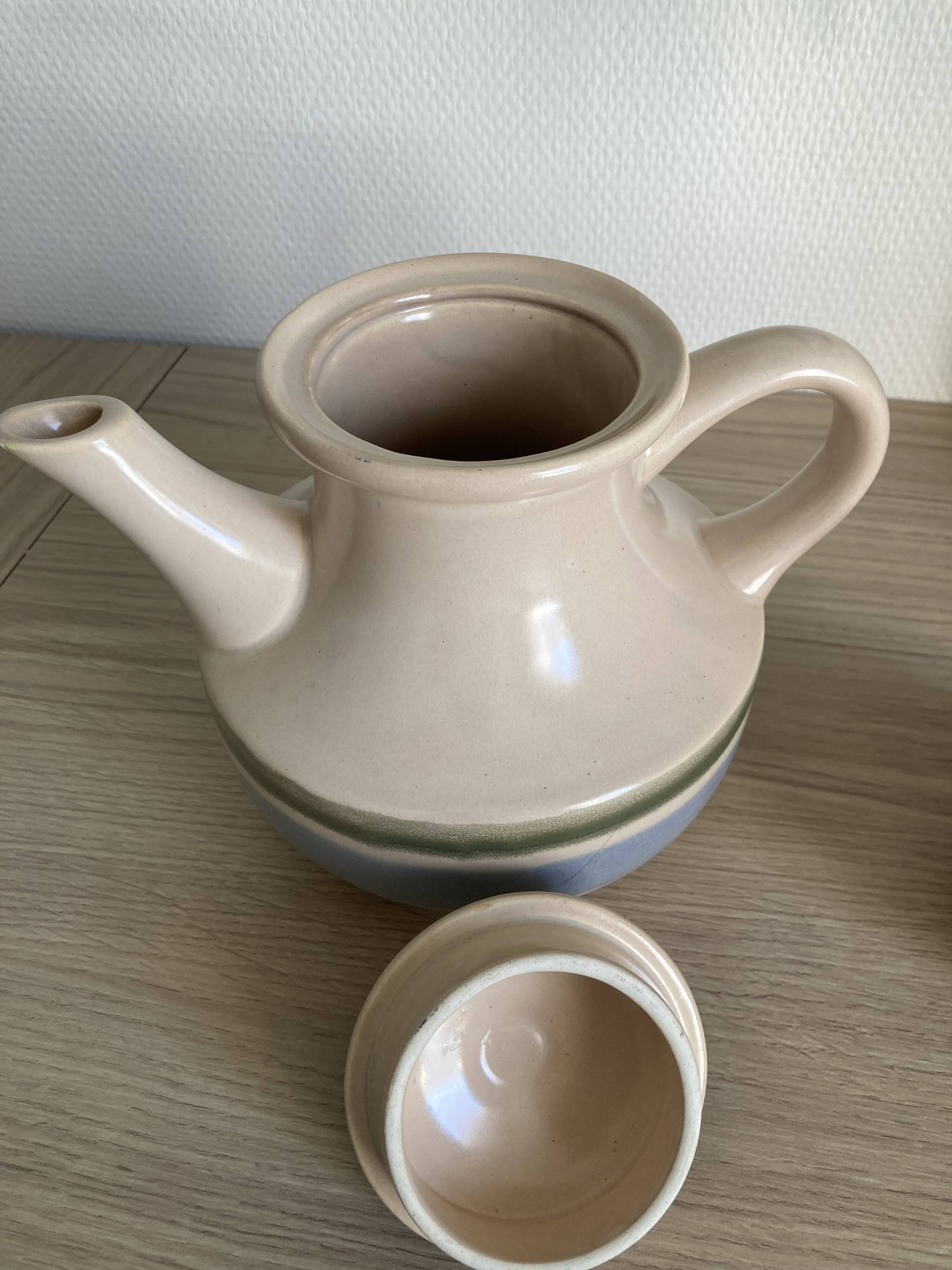 Teapot and milk jug Gien Faïencerie