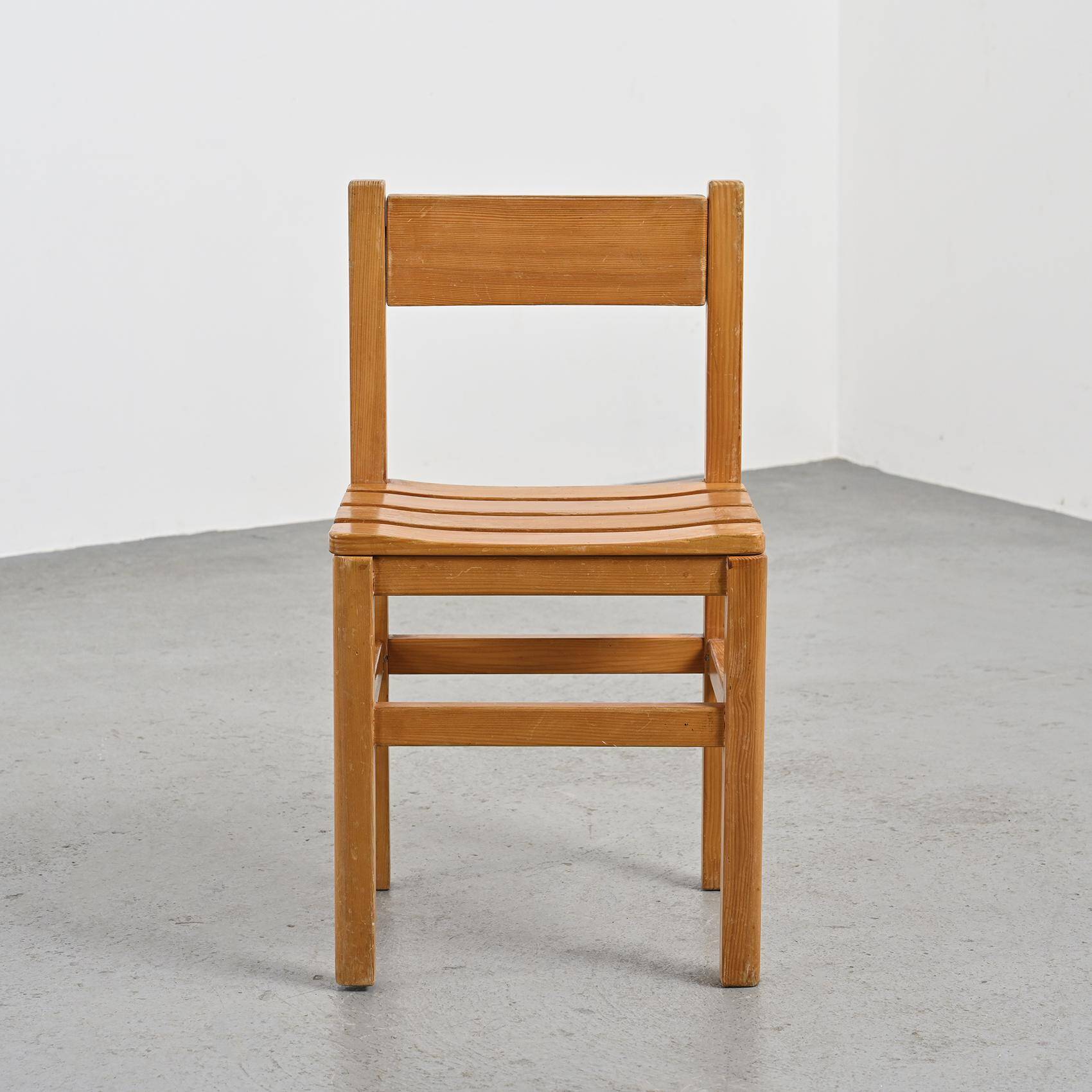 Set of three chairs and two stools Maison Regain, circa 1970