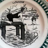 Assiette ancienne à dessert vintage avec dessin et phrase "la natation"