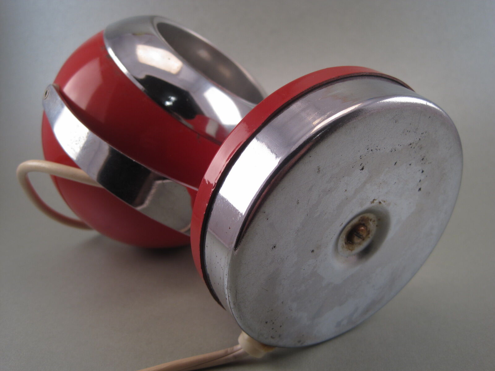 Seventies Space Age Eyeball table lamp in red and chrome laqué metal