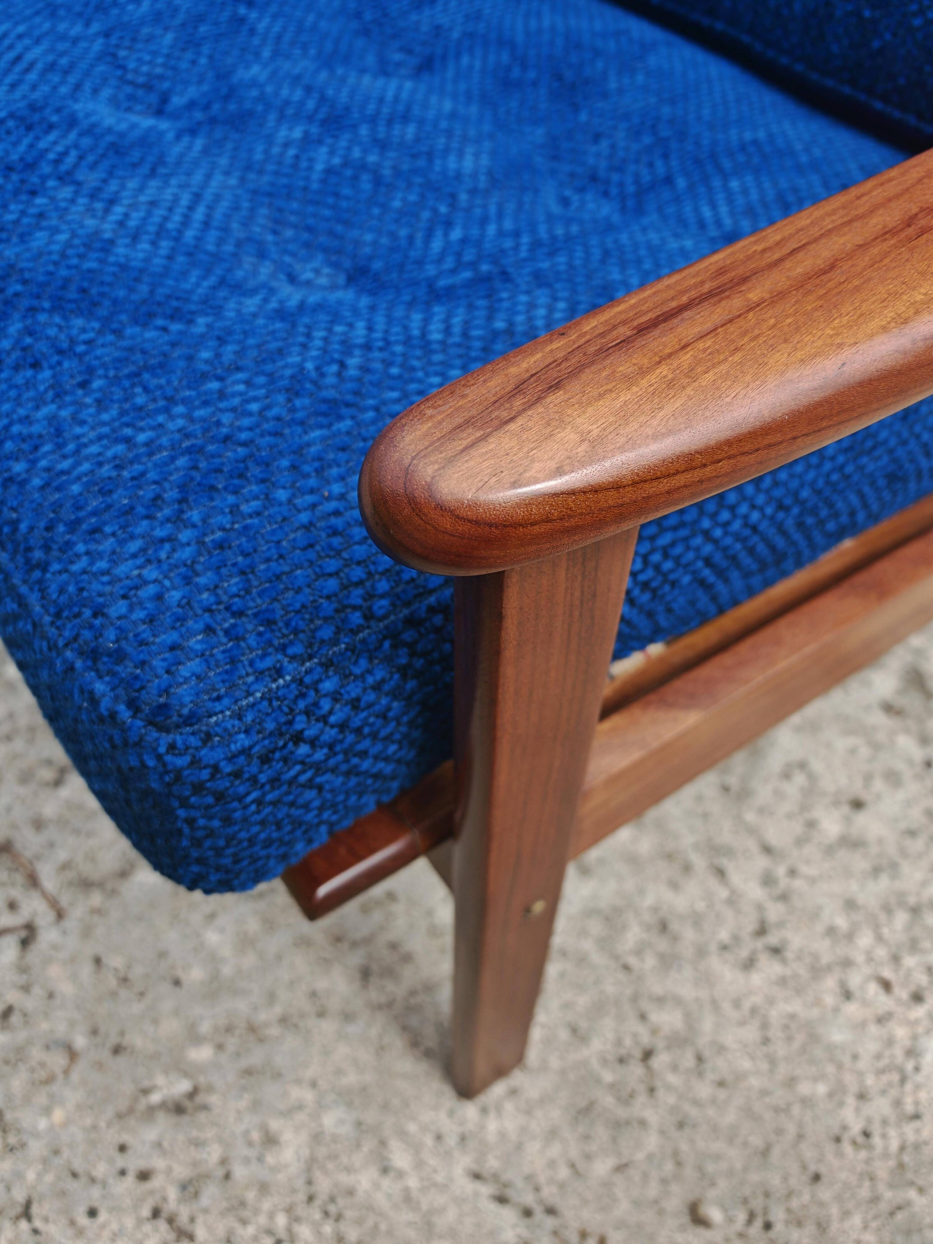Mid Century 3-seater canapé in teak attributed to Arne Vodder.
