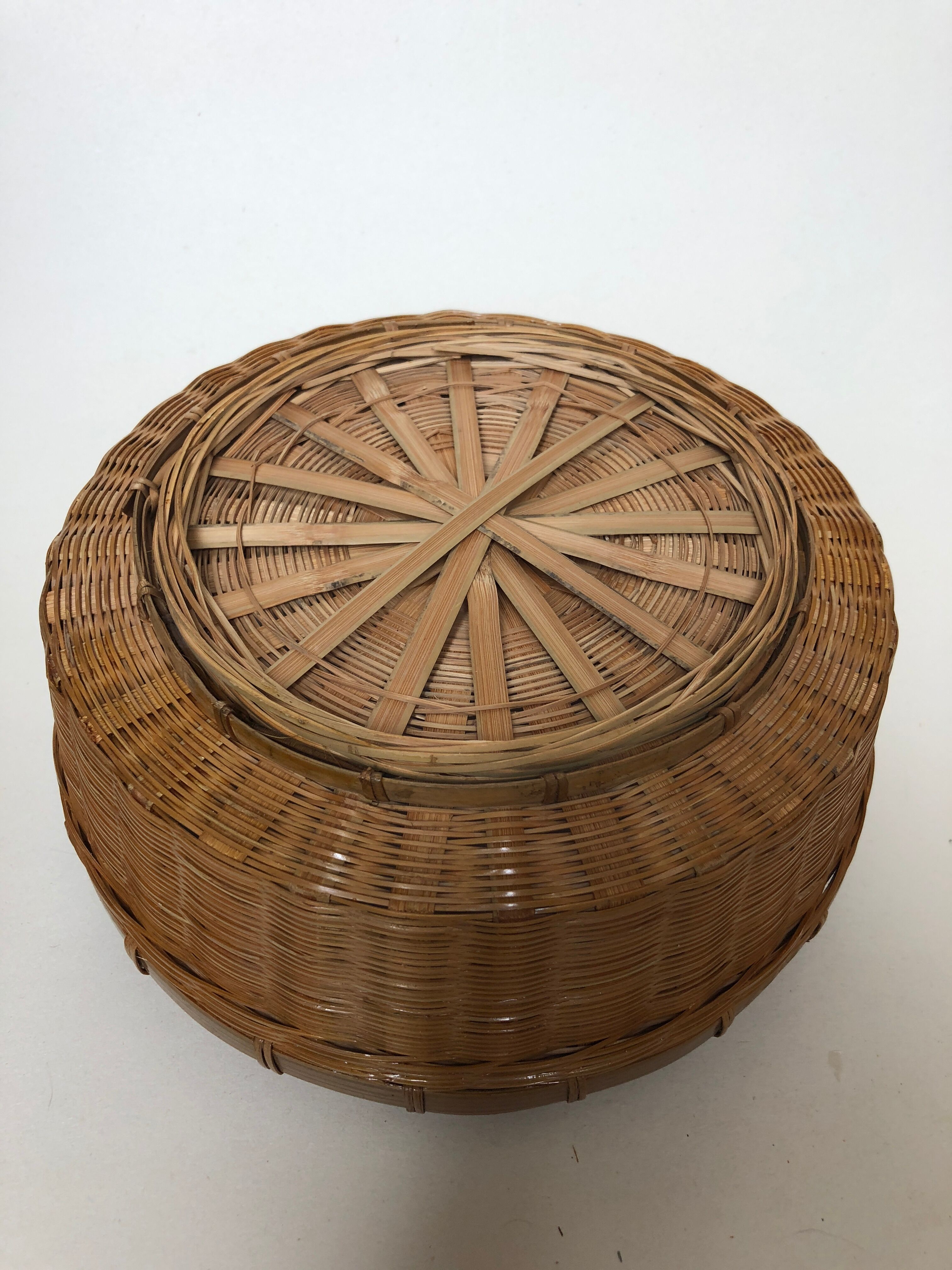 Basket with lid