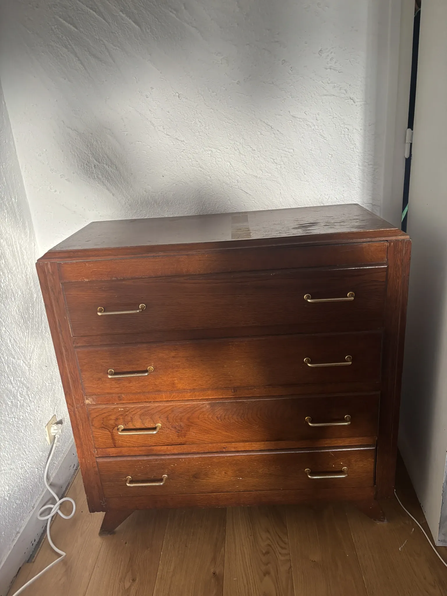 Wooden chest of drawers