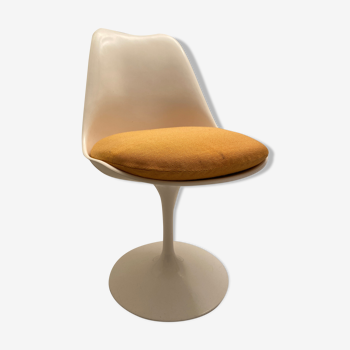 Eero Saarinen tulip chair for Knoll International. 1970
