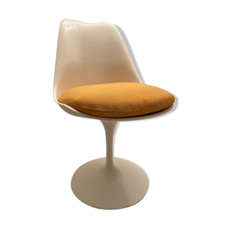 Eero Saarinen tulip chair for Knoll International. 1970