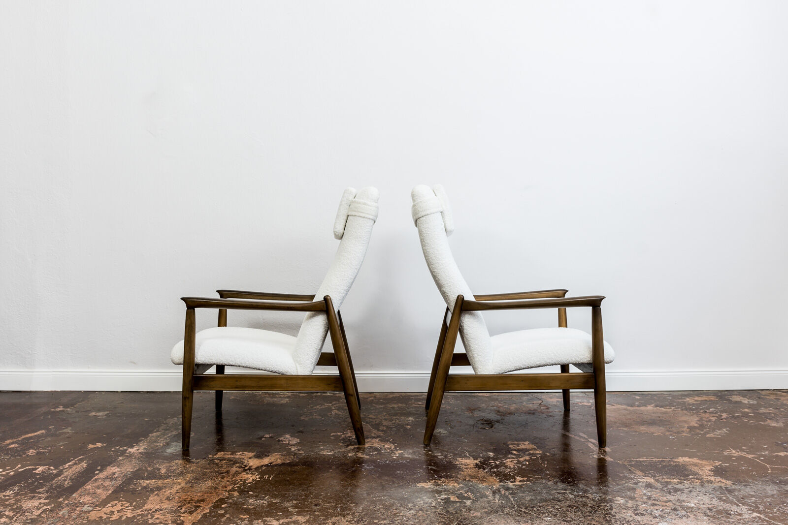 Pair of white boucle gfm 64 high back armchairs by edmund homa, 1960s