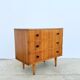 Commode scandinave 3 tiroirs en chêne, boutons noirs — années 60