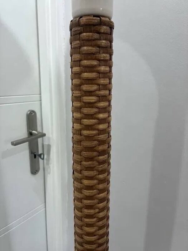 Lampadaire italien en rotin et abat-jour tulipe, années 1970