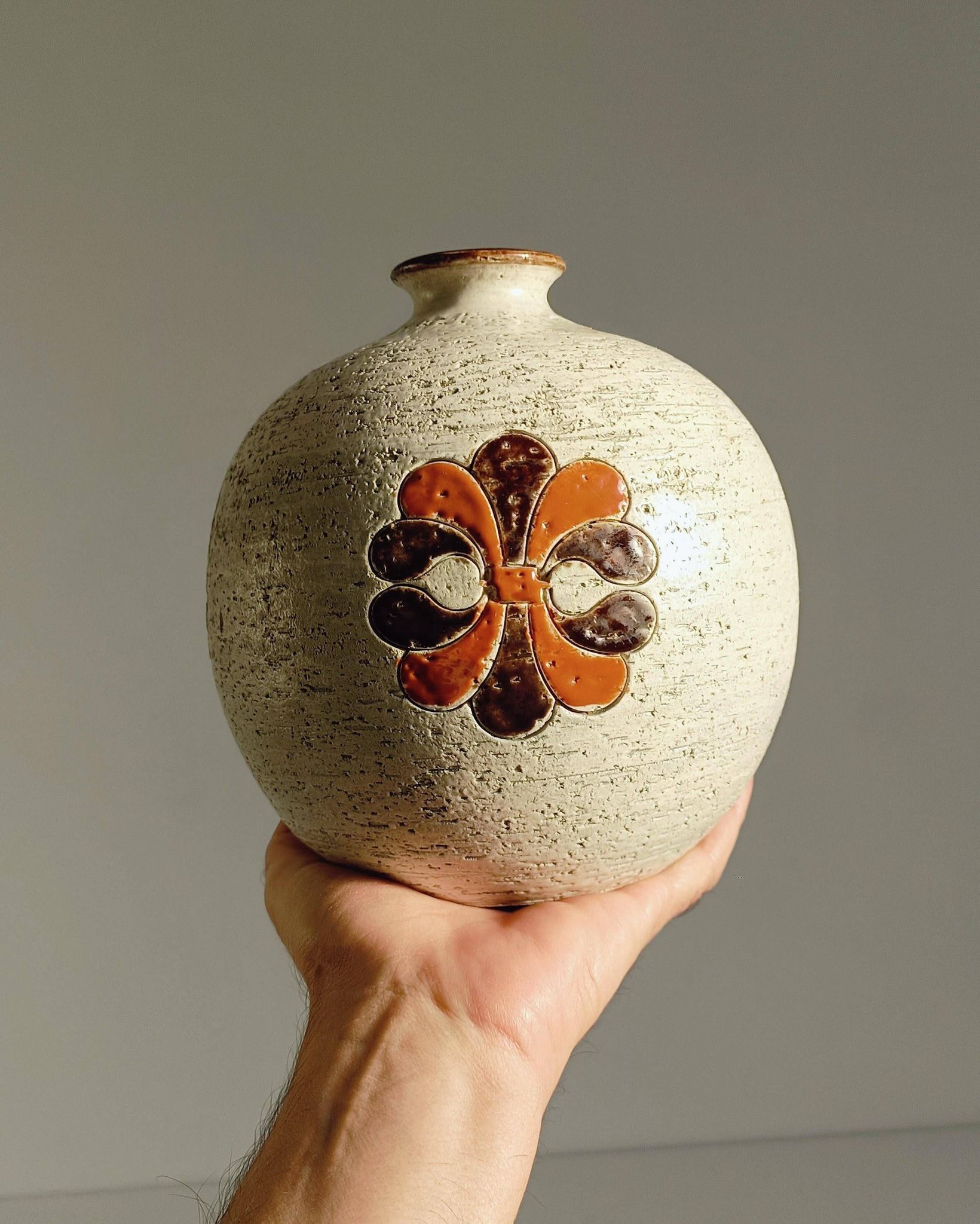 Bitossi by Aldo Londi Chamotte Ball Vase, Italy, 1960s
