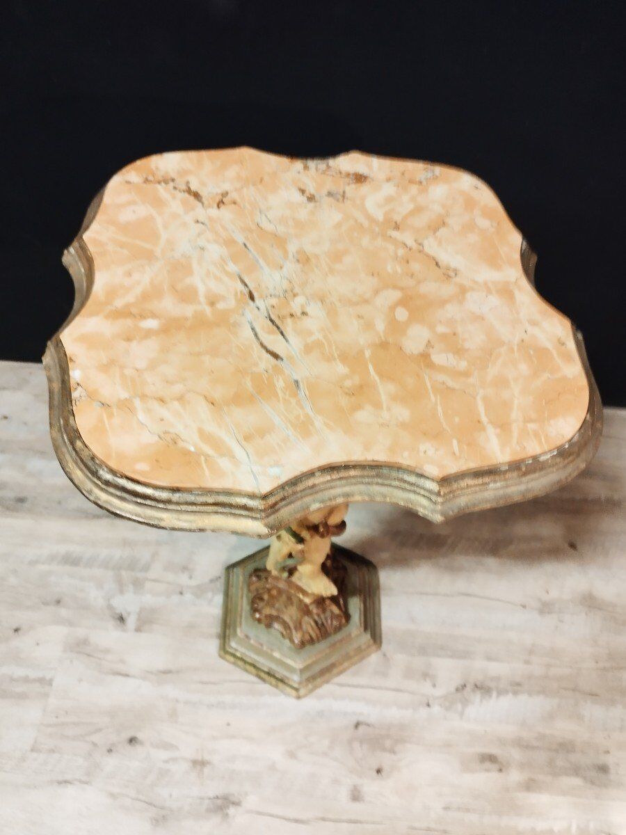Pedestal table harness with angelot decoration in painted wood