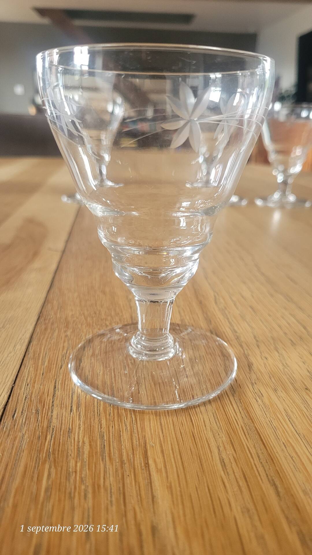 4 verres à pied Art Déco en verre gravé