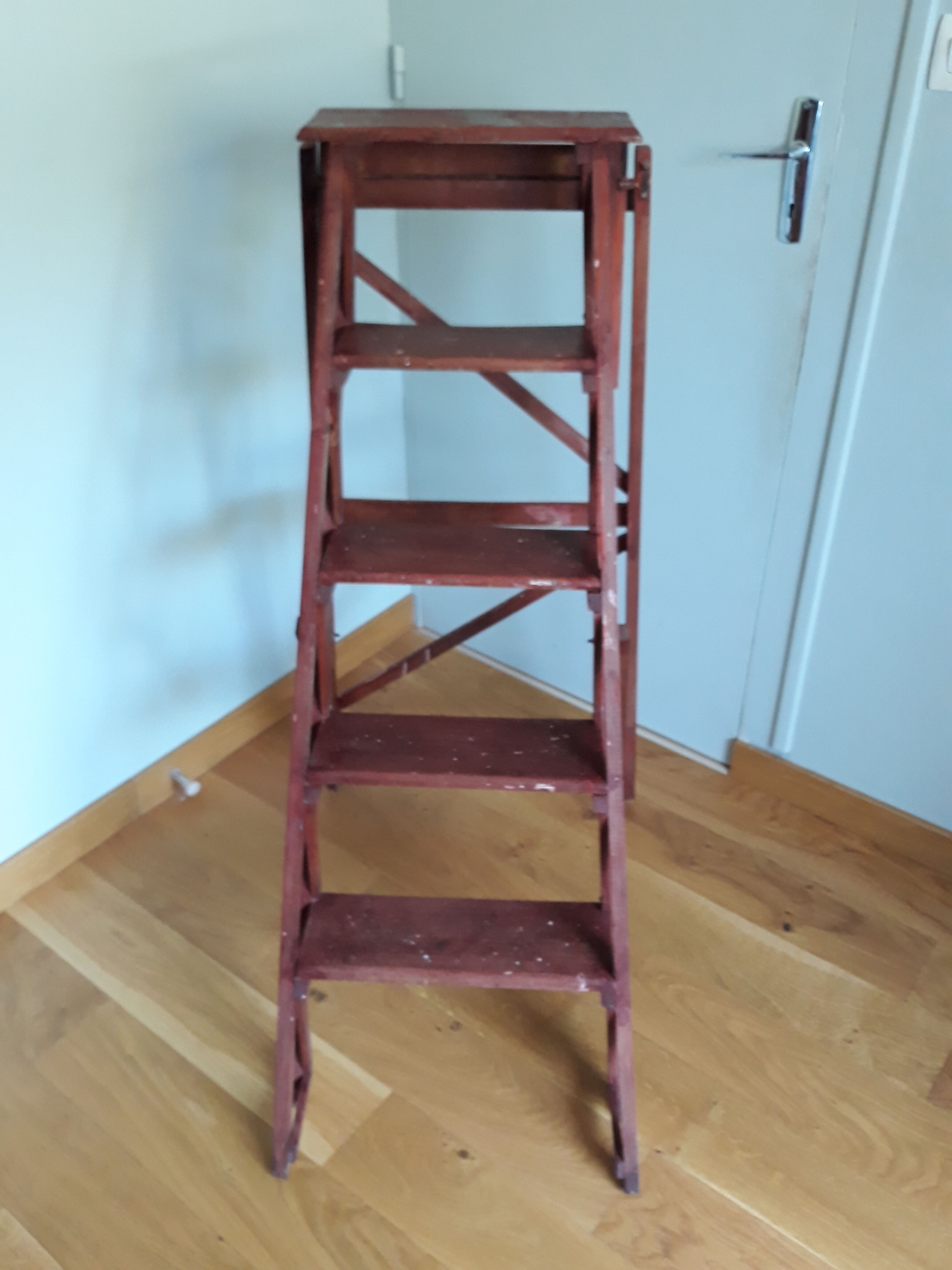 Wooden painter's stepladder