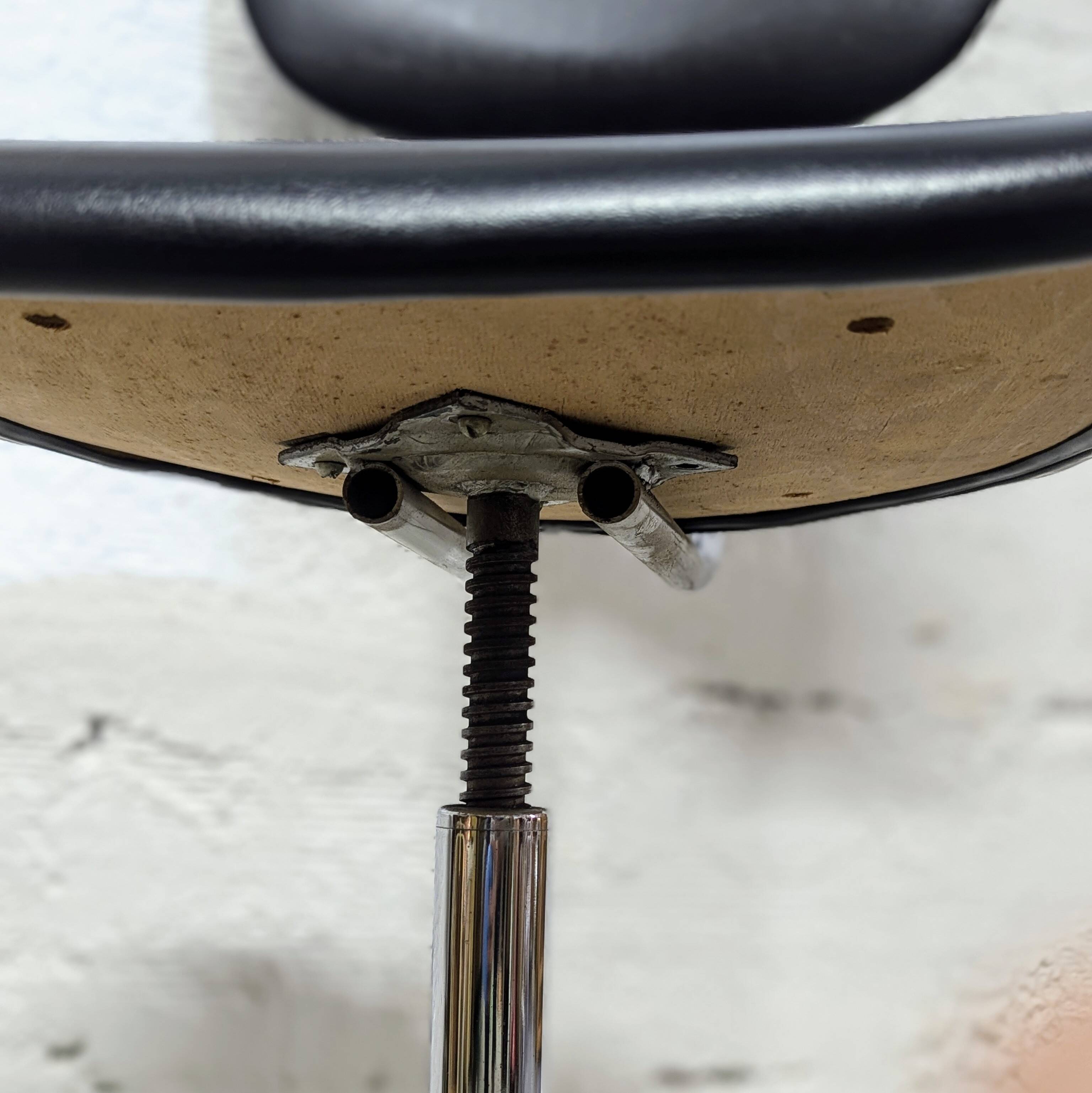 Vintage workshop chair with star base