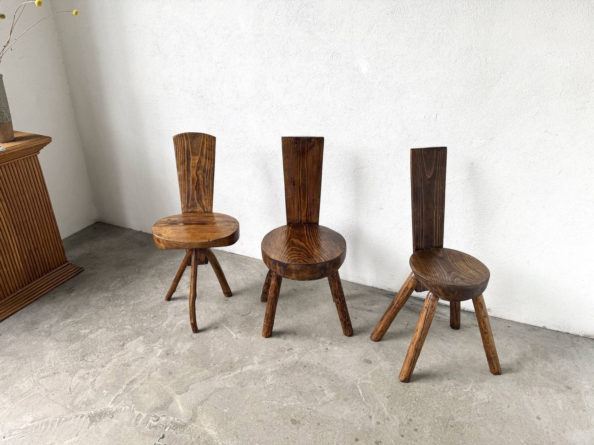 Trio de chaises d'alpage en pin massif, France, années 1950