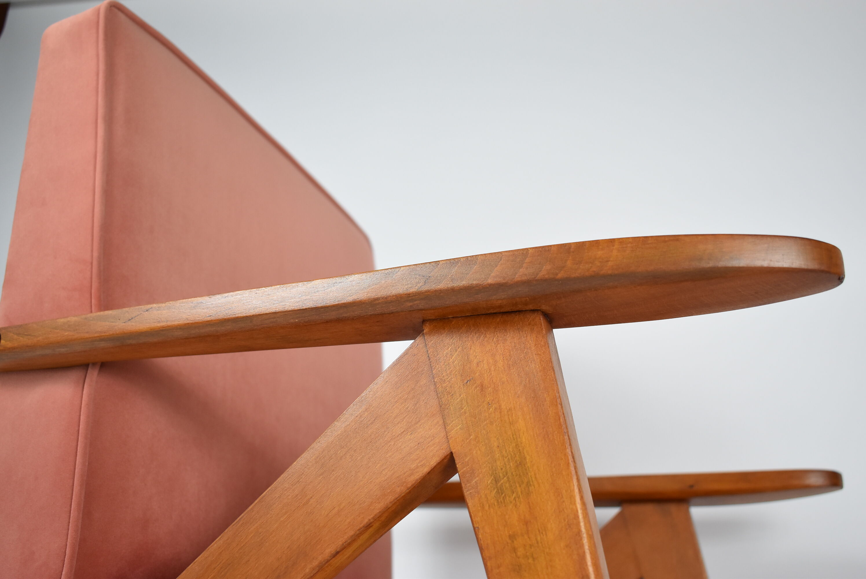 Vintage velvet armchair model Var 1960s fully restored, pink fabric, teak