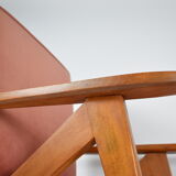 Modèle fauteuil en velours vintage Var années 1960 entièrement restauré, tissu rose, teck