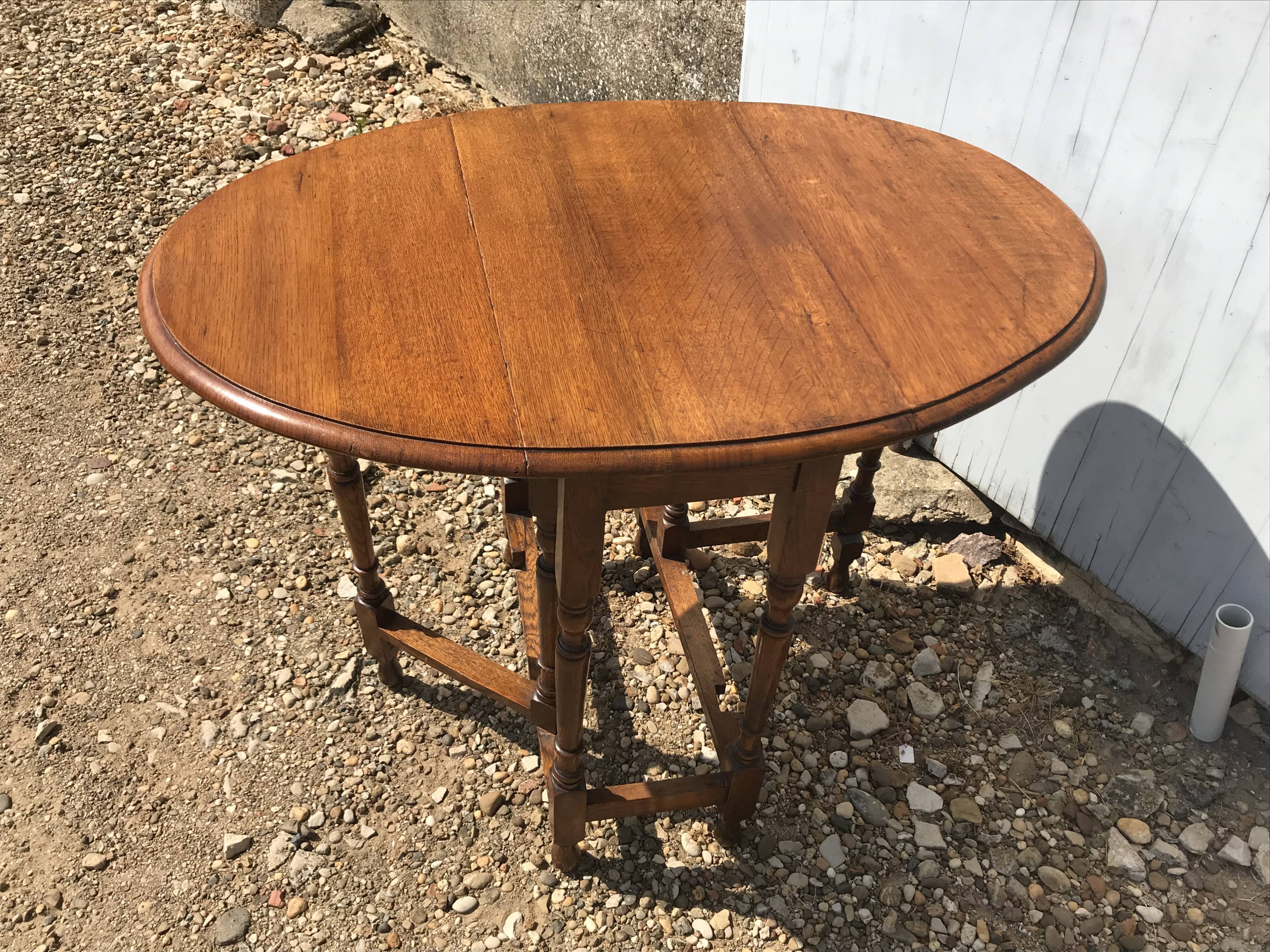 Gateleg oak table