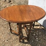 Gateleg oak table
