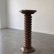 Show the oak press.