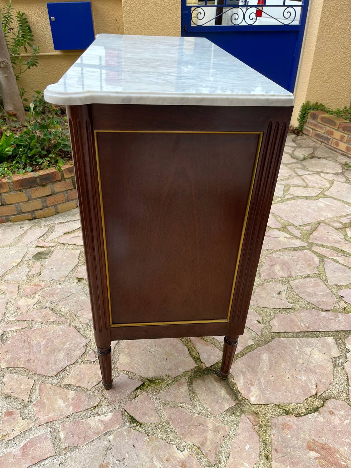 Old chest of drawers