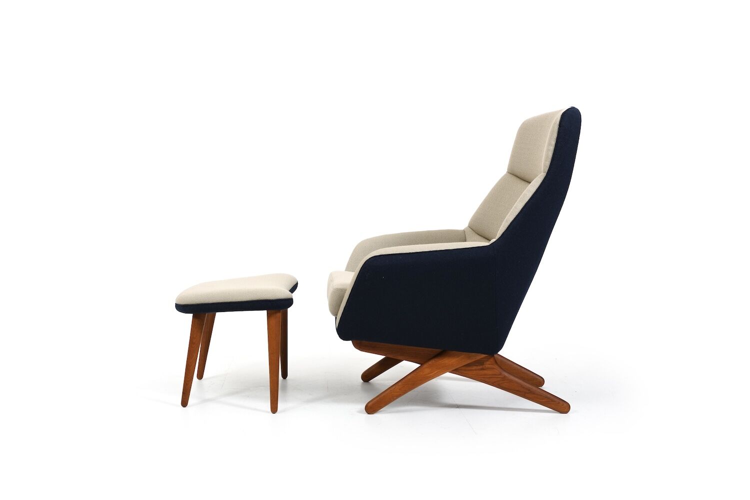 Illum Wikkelsø Lounge Chair for Mikael Laursen 1960s / New Upholstered!