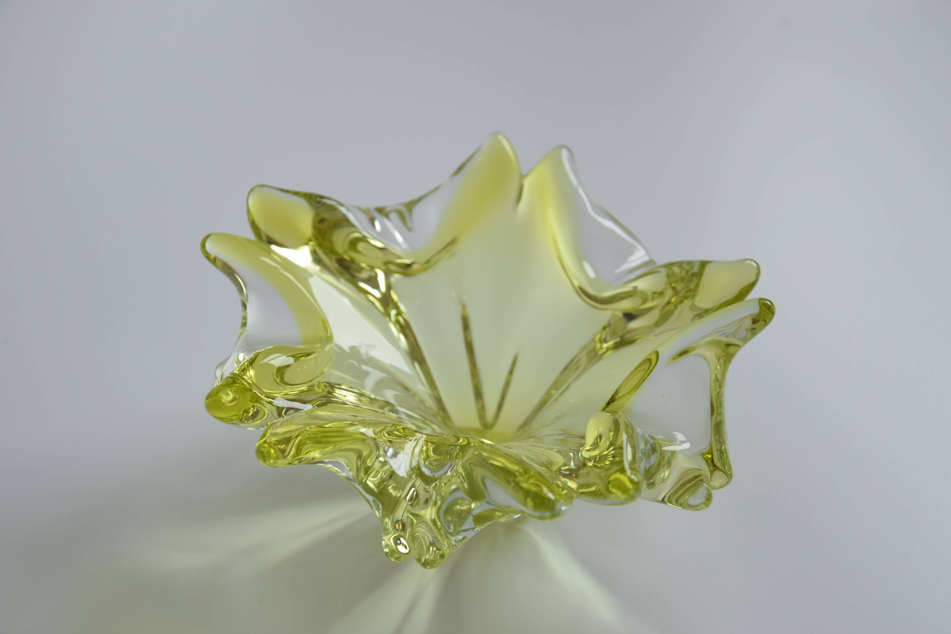 Jaroslav Taraba Art Glass Ashtray Bowl, Lednické Rovné Czechoslovakia