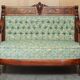 Canapé Chesterfield Ancien Sculpté en Noyer avec Incrustation de Nacre