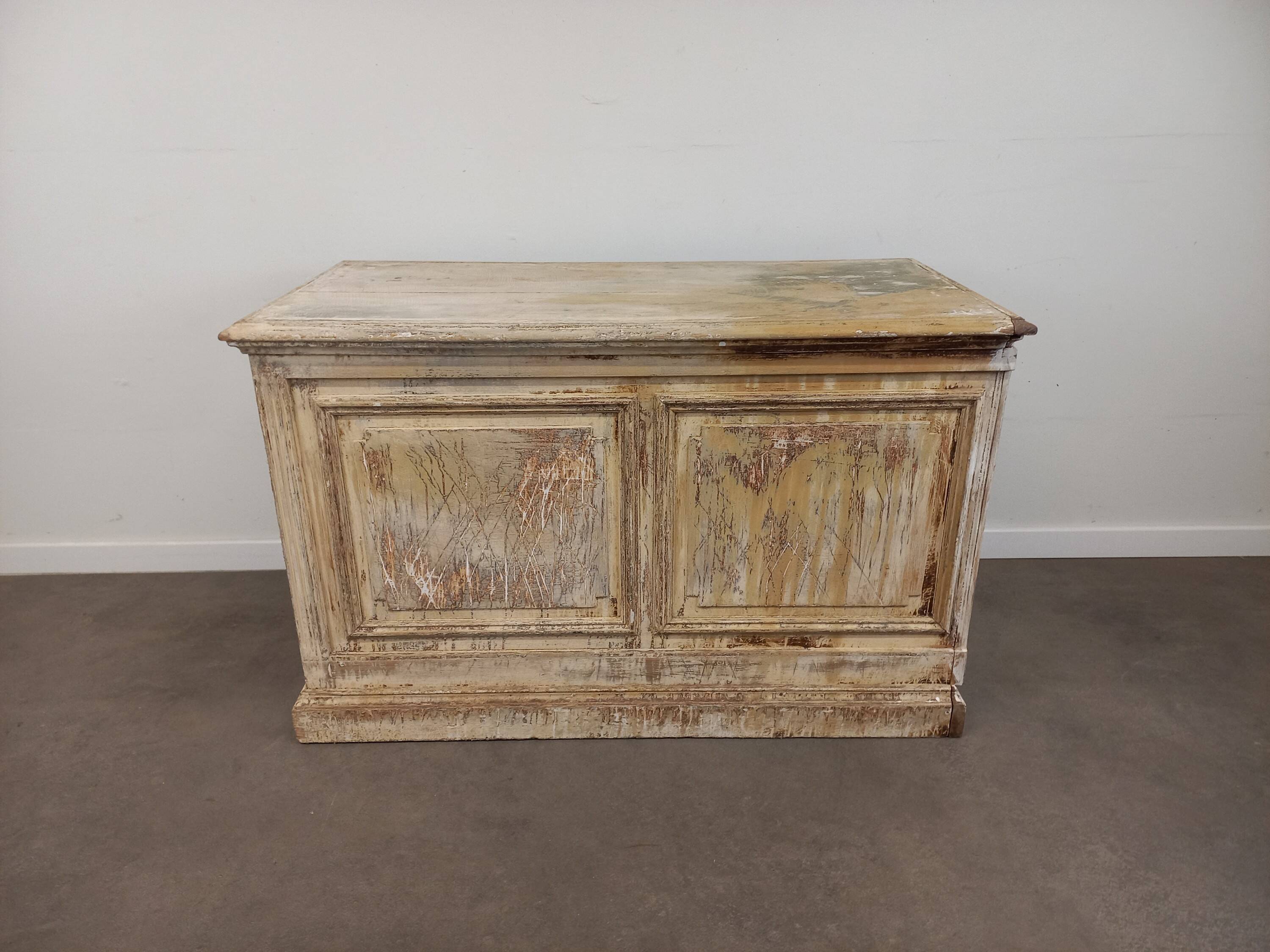 patinated store bank