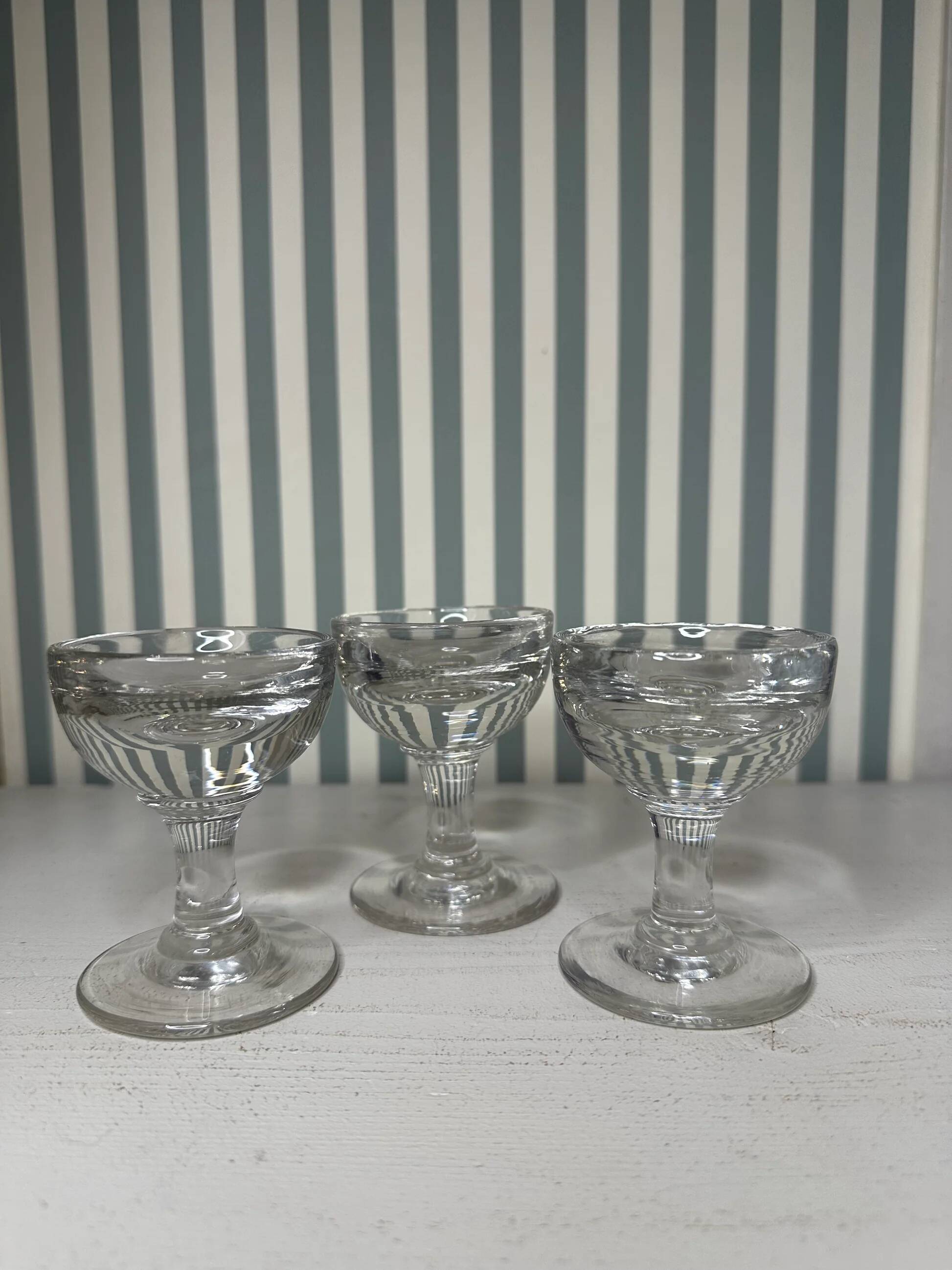 Set of 3 small liqueur glasses