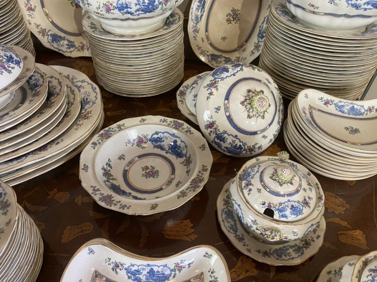 Earthenware dinner service, 155 pieces, Waring and Gillows, London