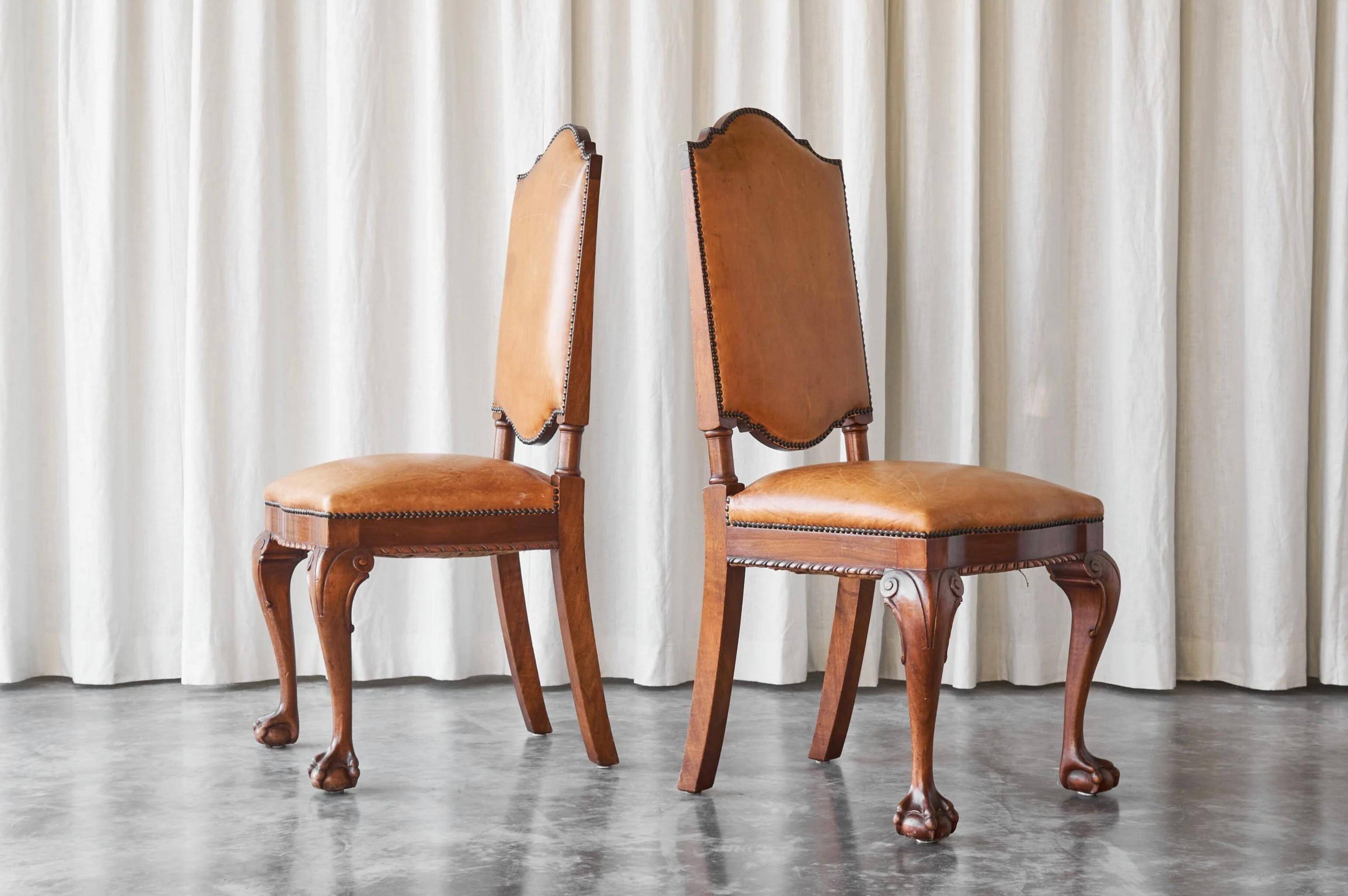 Paires rares de chaises 't Woonhuys Amsterdam cuir patiné, années 1920