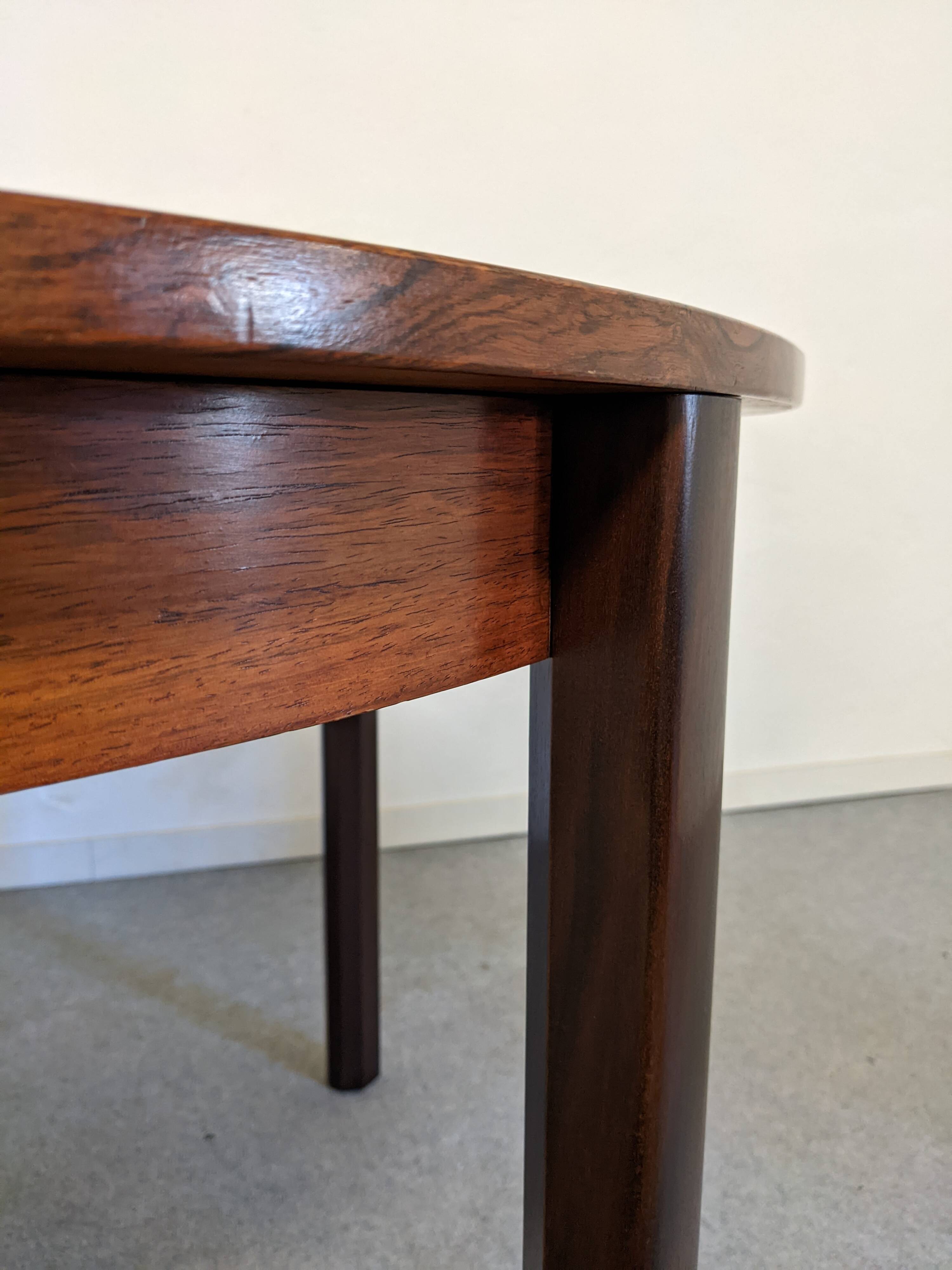 Danish rosewood dining table from the 60s/70s