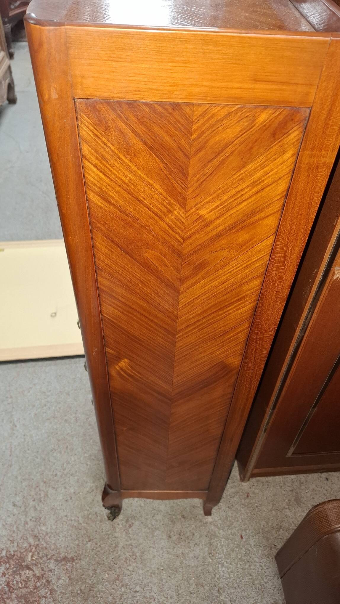 "Marquetry chest of drawers"