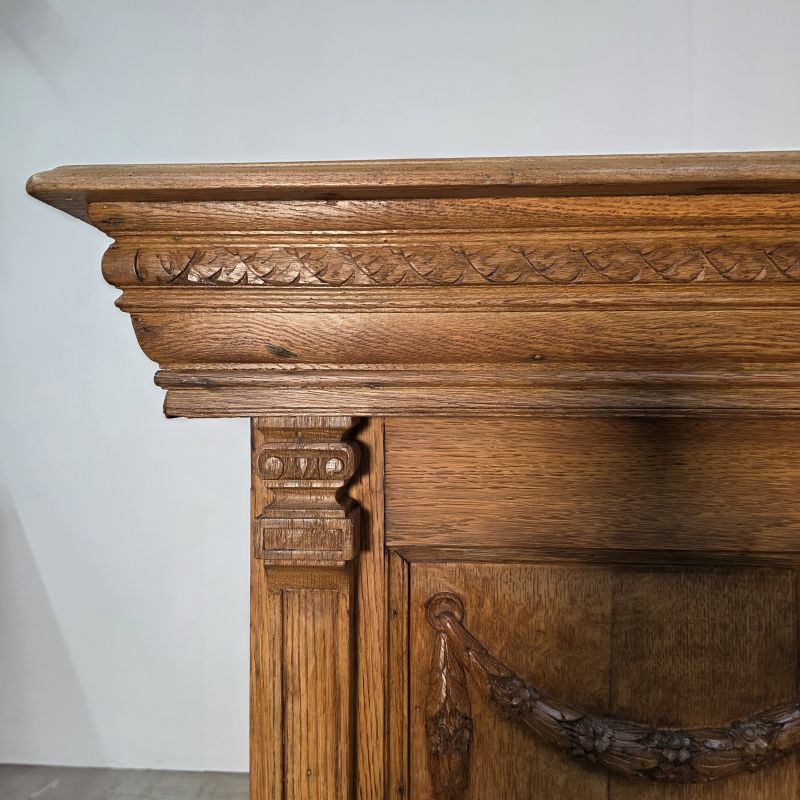 Important oak bar from a café around 1900.
