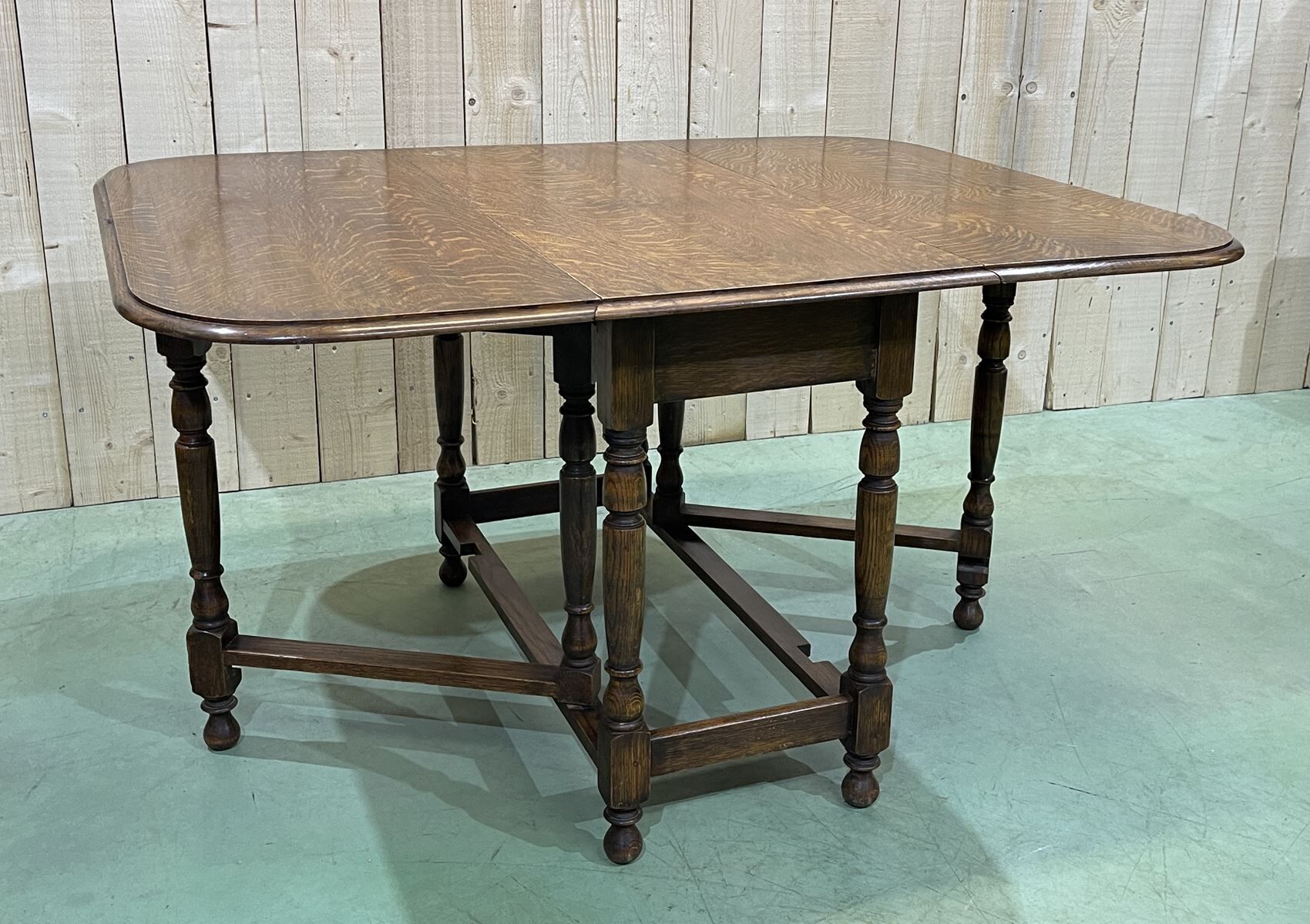 English folding table called -Gateleg- oak from the 1930s