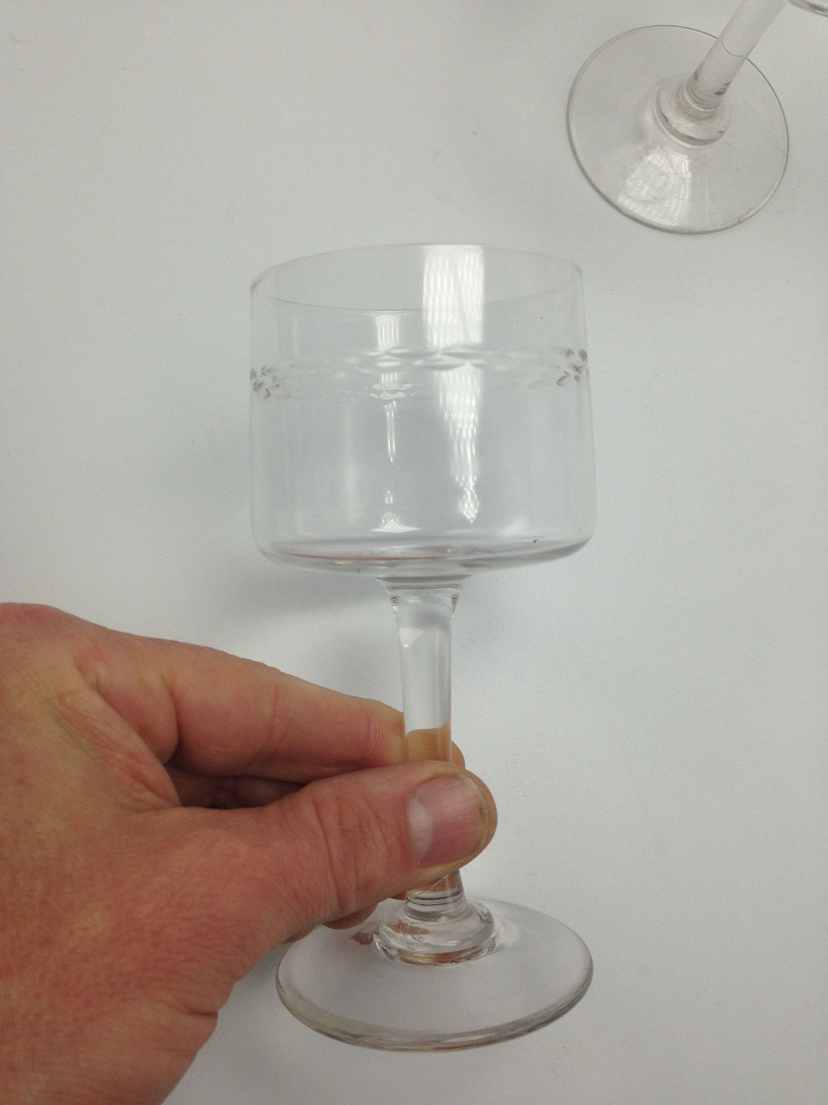 Lot of 8 glasses old feet