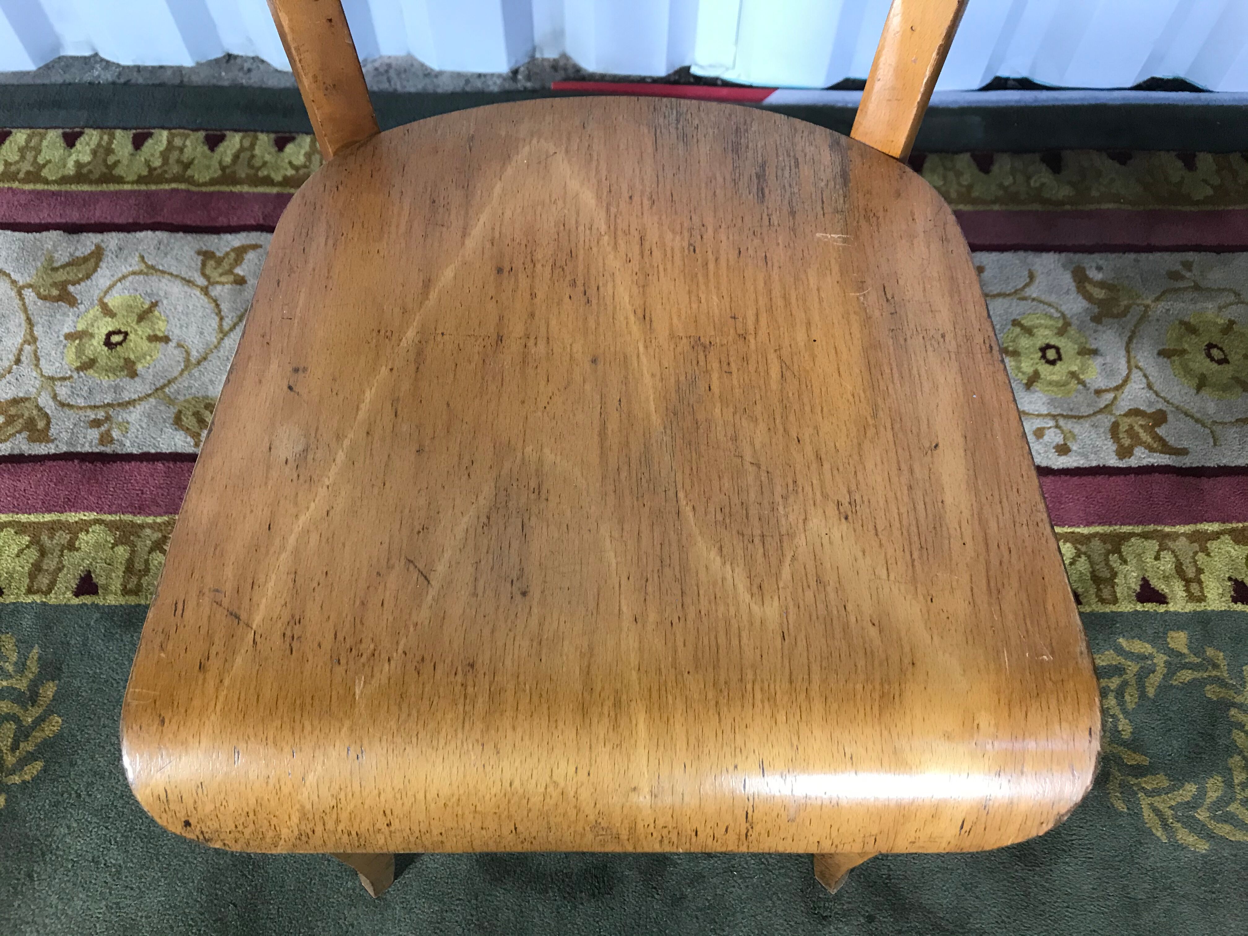 Suite de 12 chaises bistrot année 1950