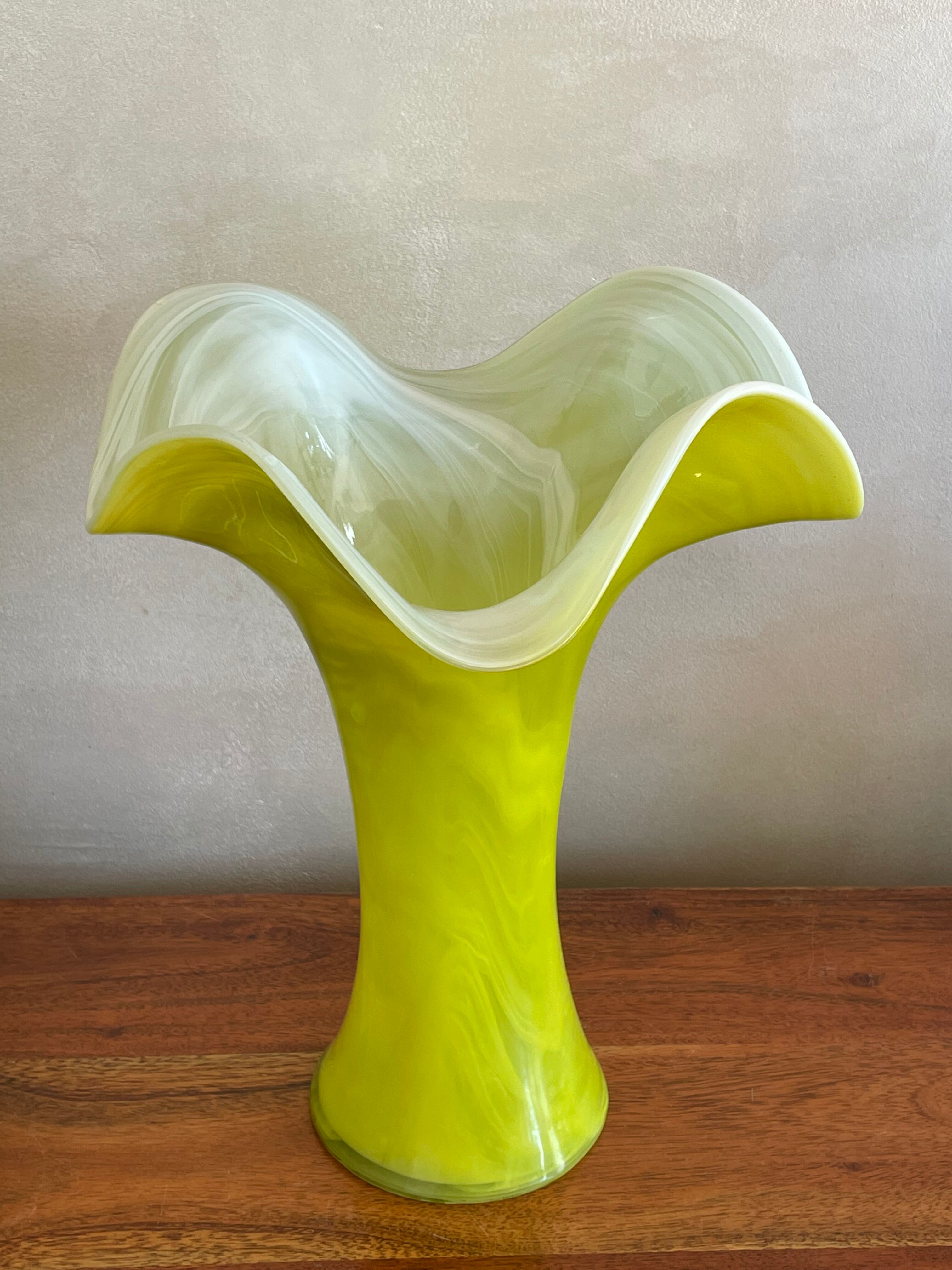 Collar vase