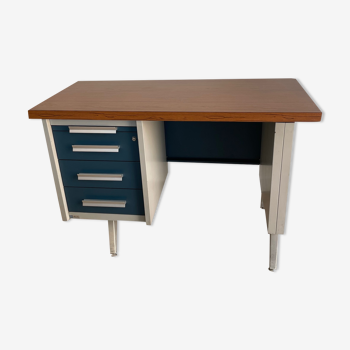 Metal desk