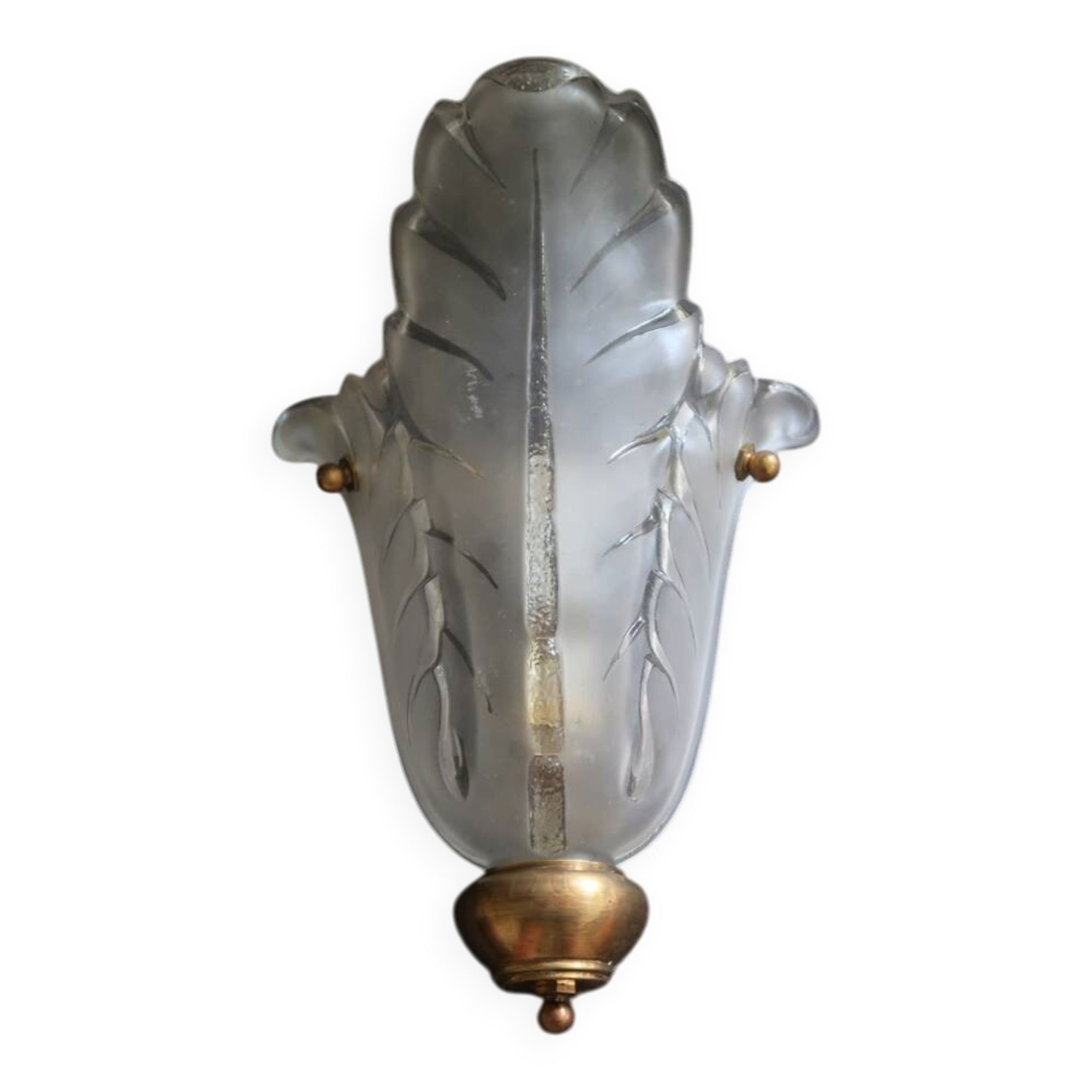 Large Art Deco wall light from the 1930s/40s in brass and thick frosted glass signed.