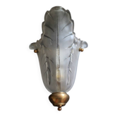 Large Art Deco wall light from the 1930s/40s in brass and thick frosted glass signed.