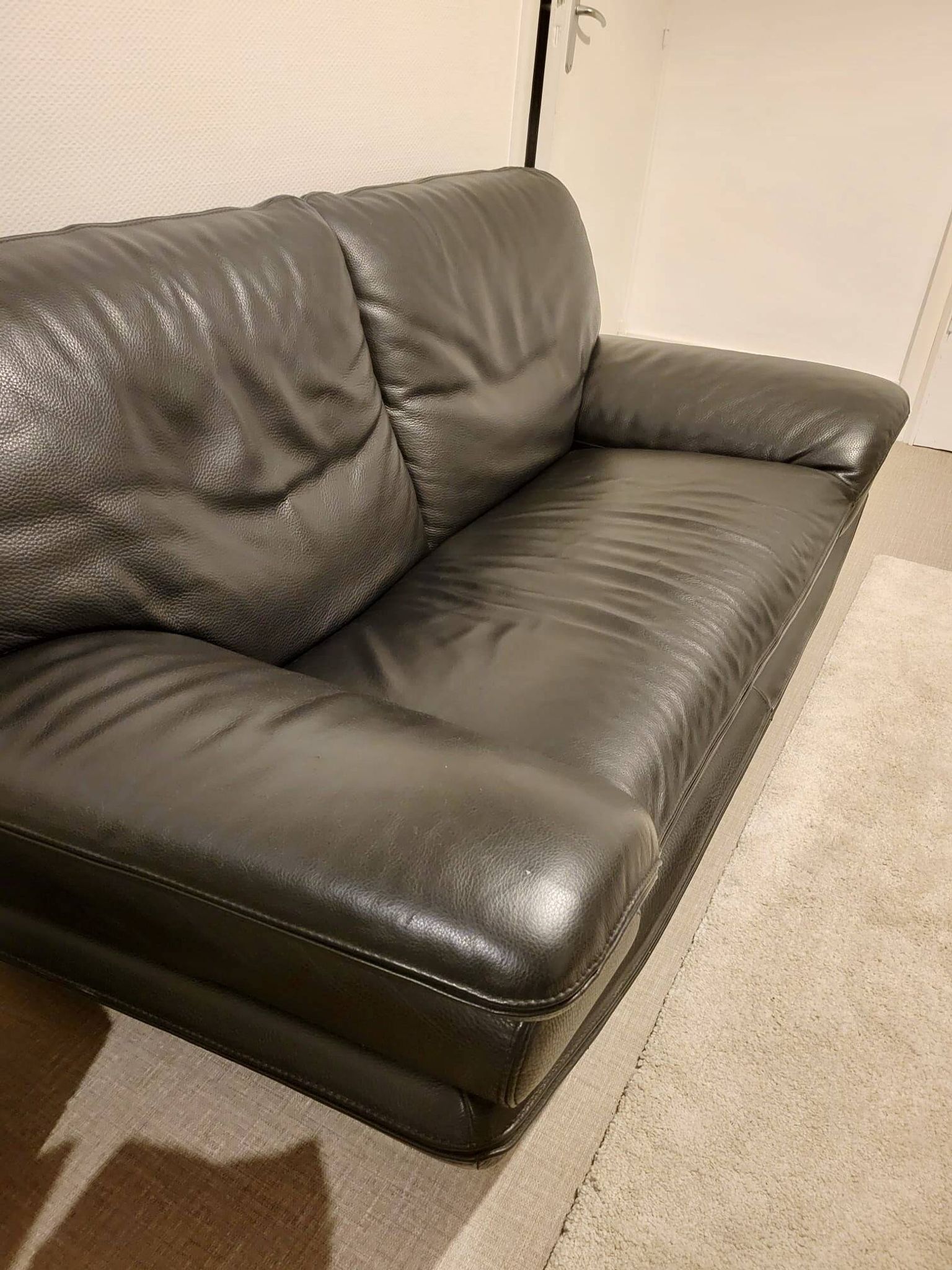 Roche Bobois leather sofa in very good condition, 3-seater.