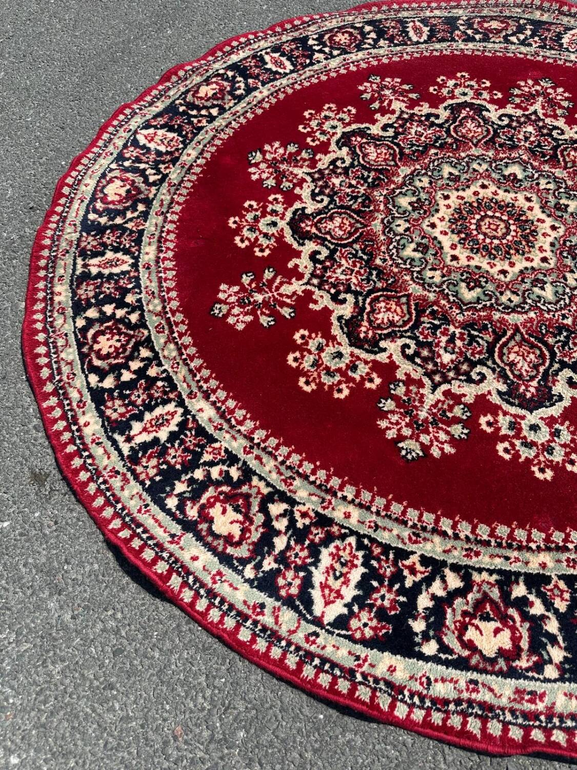 Round oriental rug