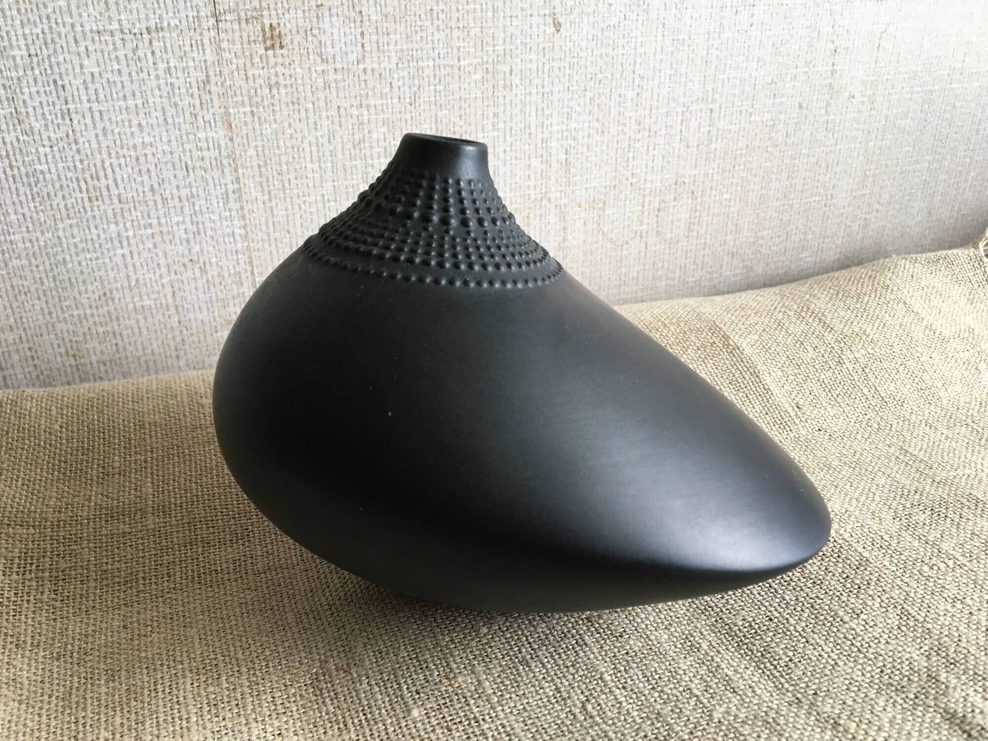"Pollo" vase designed for the porcelain maker Rosenthal by Tapio Wirkkala (1970s)