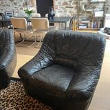 Pair of black leather armchairs from the 80s