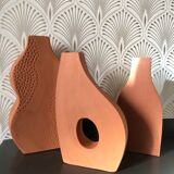 Flat vase in red earthenware, handmade by a creative craftsman