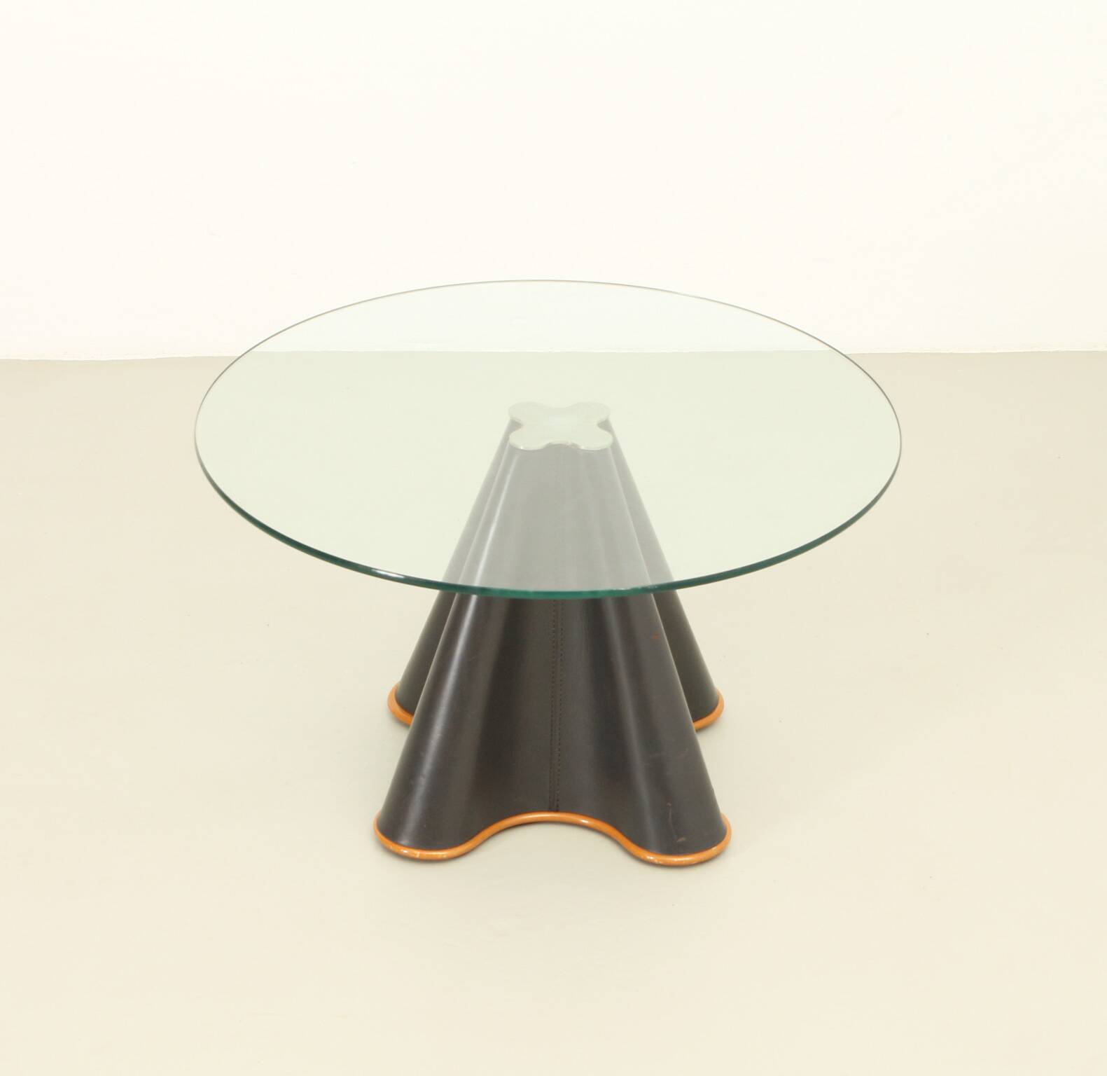 Trébol side table by Oscar Tusquets for Casas, Spain, 1993